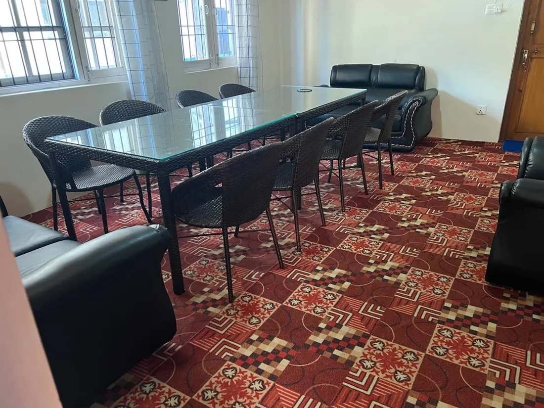 Dining & lounge